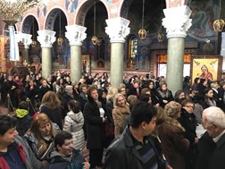 Πλήθος πιστών στη λειτουργία του Αγίου Κωνσταντίνου πριν τα Χριστούγεννα